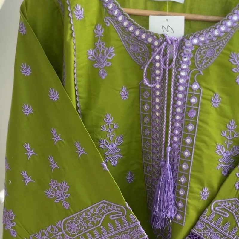 Macha - L A V E N D A R